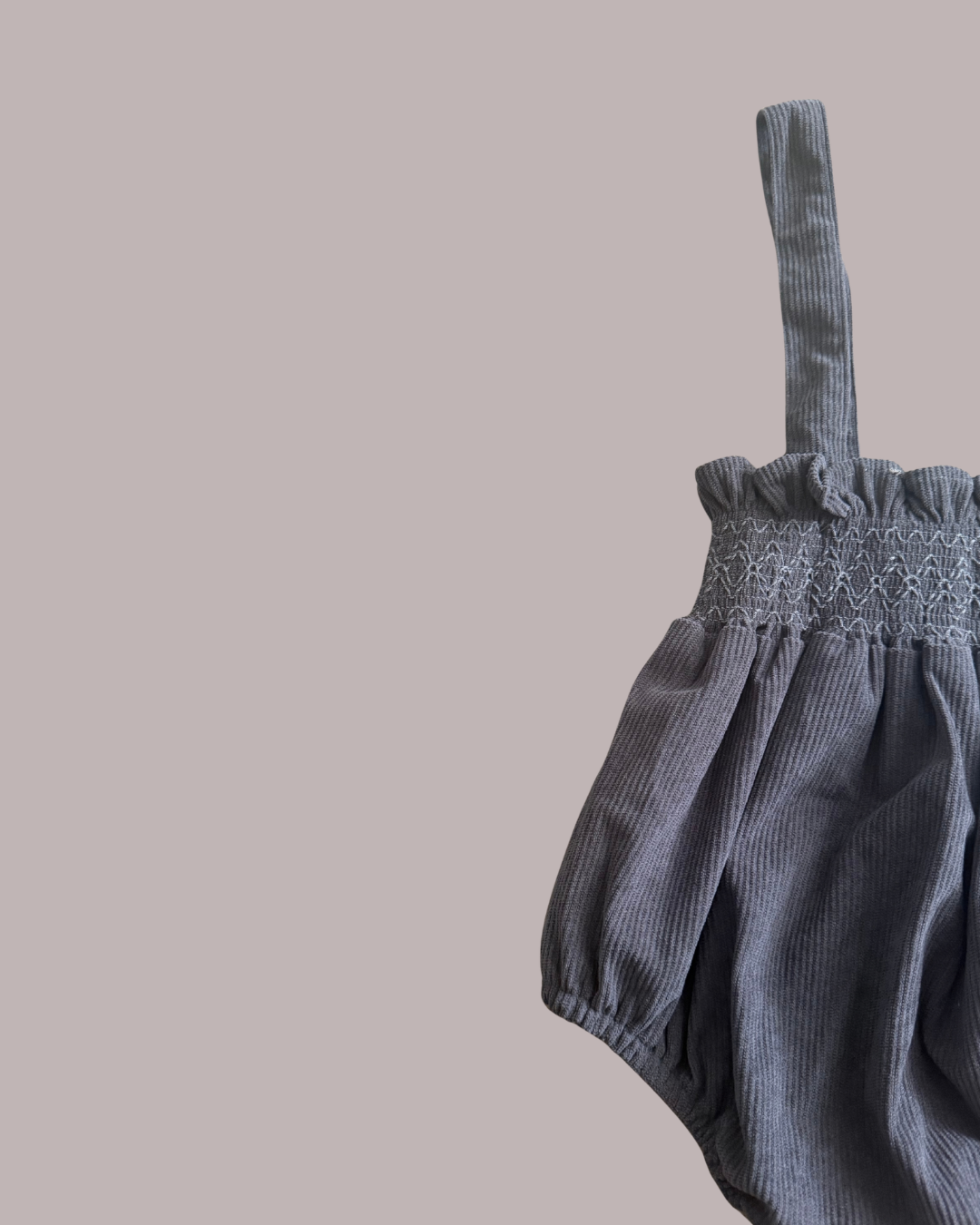 Peto de Pana detalle · Gris