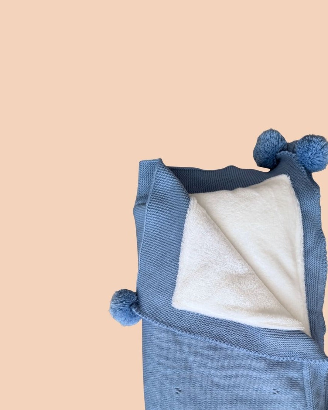 Warm blanket · Azul fuerte